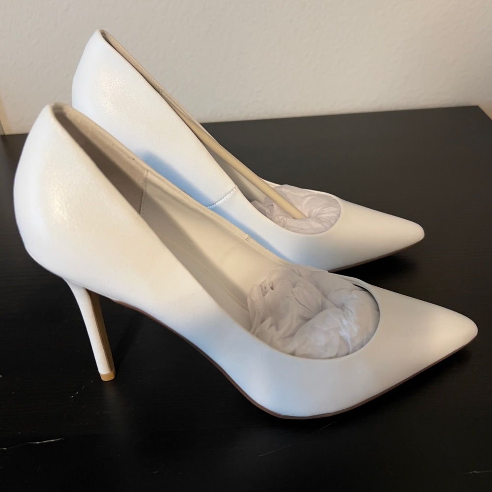 Topshop White Pointed Toe Stiletto Pumps – Size 9.5 / $40 – Classic Heels